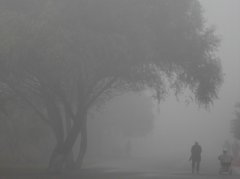 注意：今天到孔雀城看房开车上不了高速，大雾